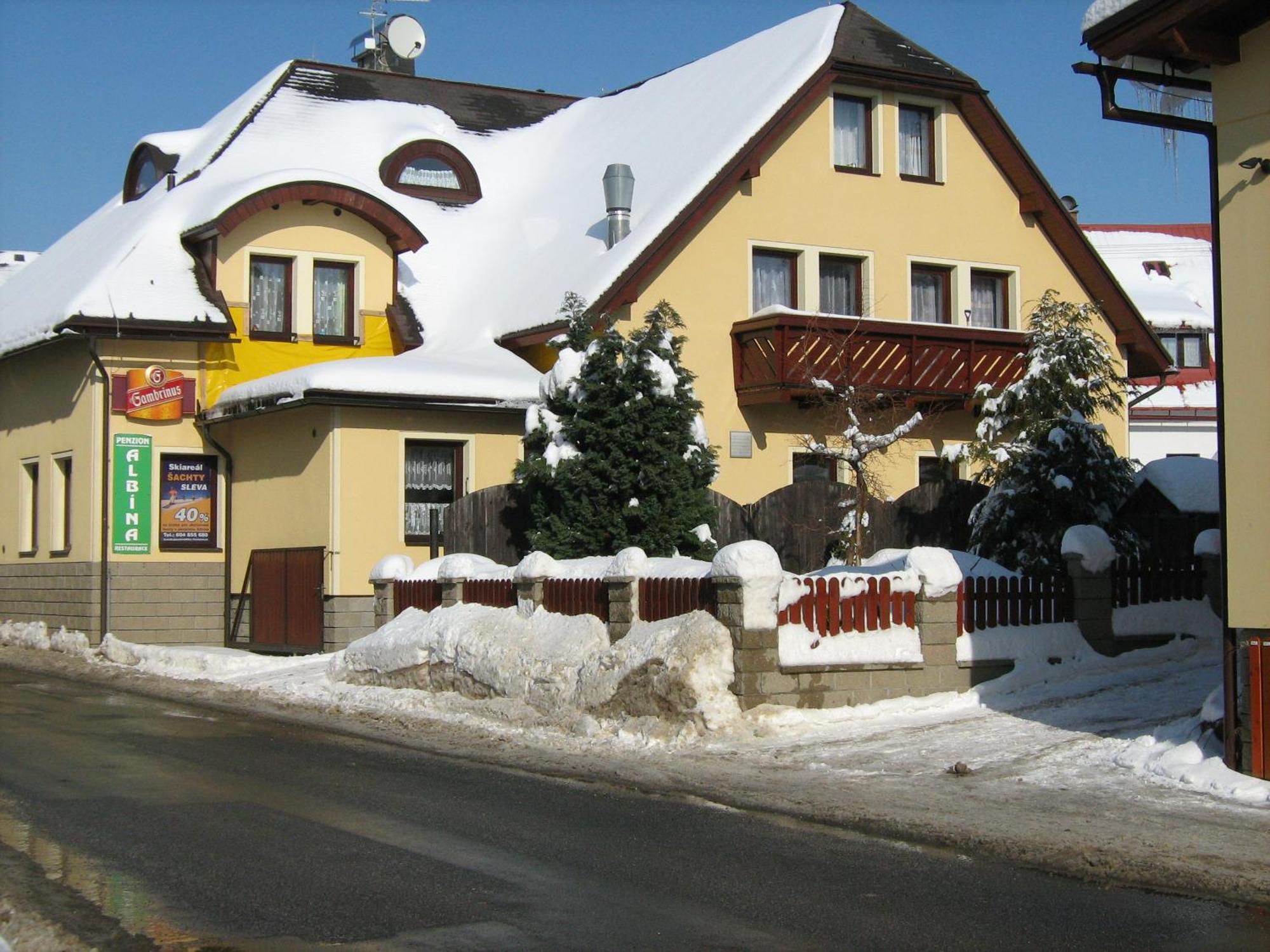 Penzion Albína - Restaurace Vysoké nad Jizerou Esterno foto